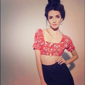 1970s vintage style crop top.